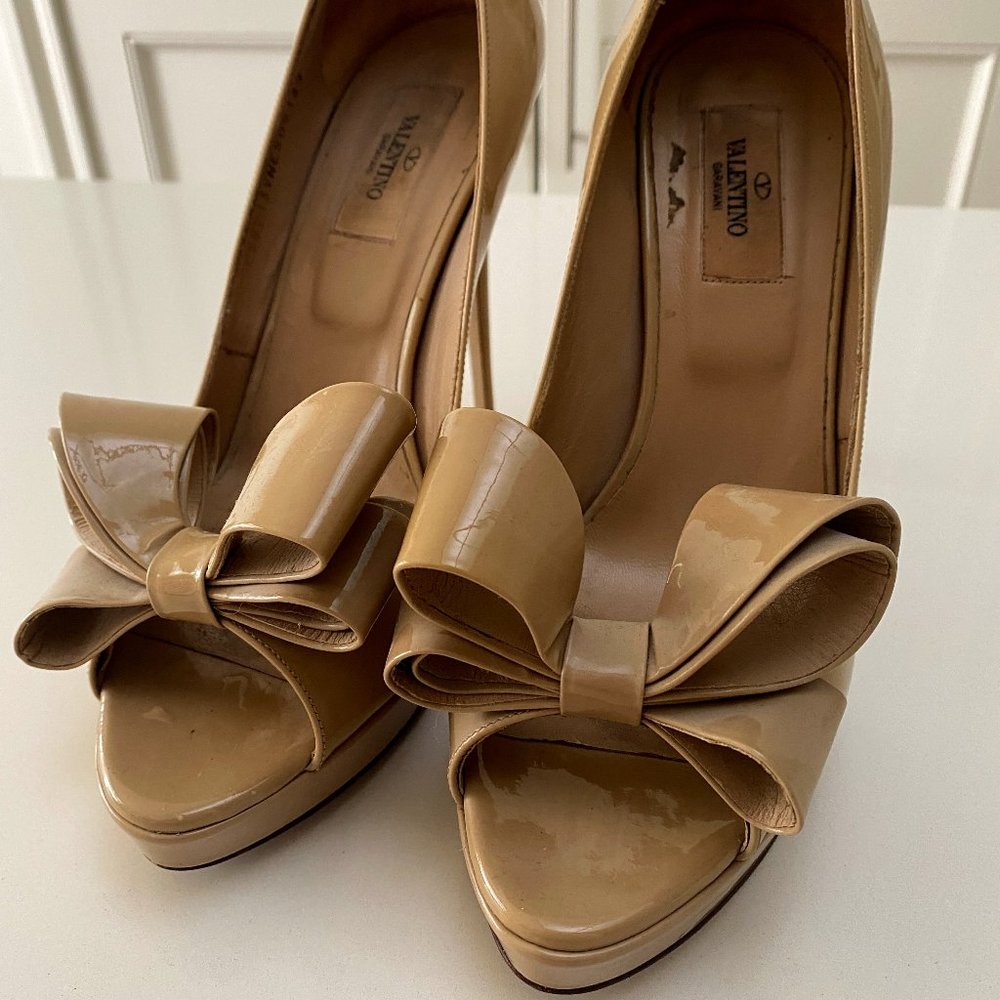 Valentino Garavani Bow Patent Nude Heels